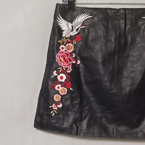 Forever 21 Women's Black Faux Leather Mini Skirt With Embroidered. L - Picture 4 of 11